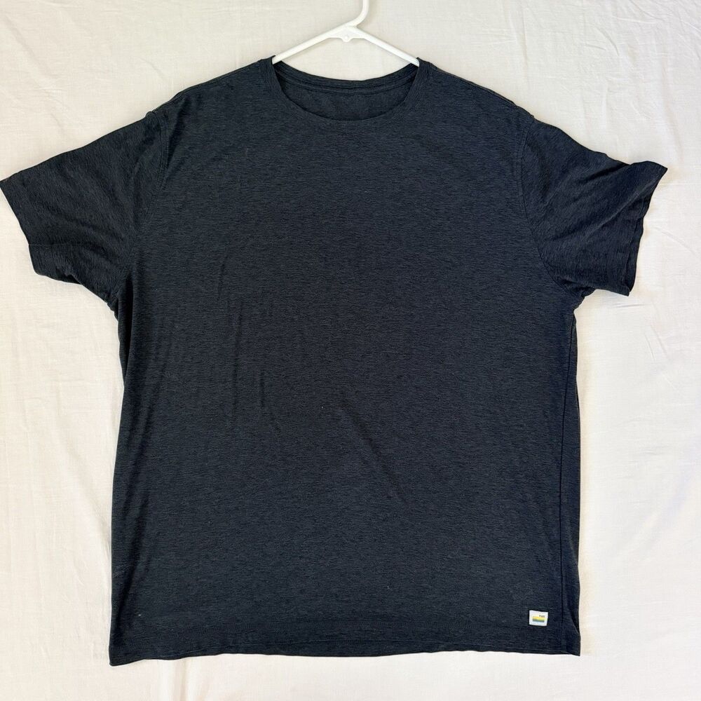 Vuori Strato Tech Tee Mens L/XL Charcoal Gray Performance Workout Shirt